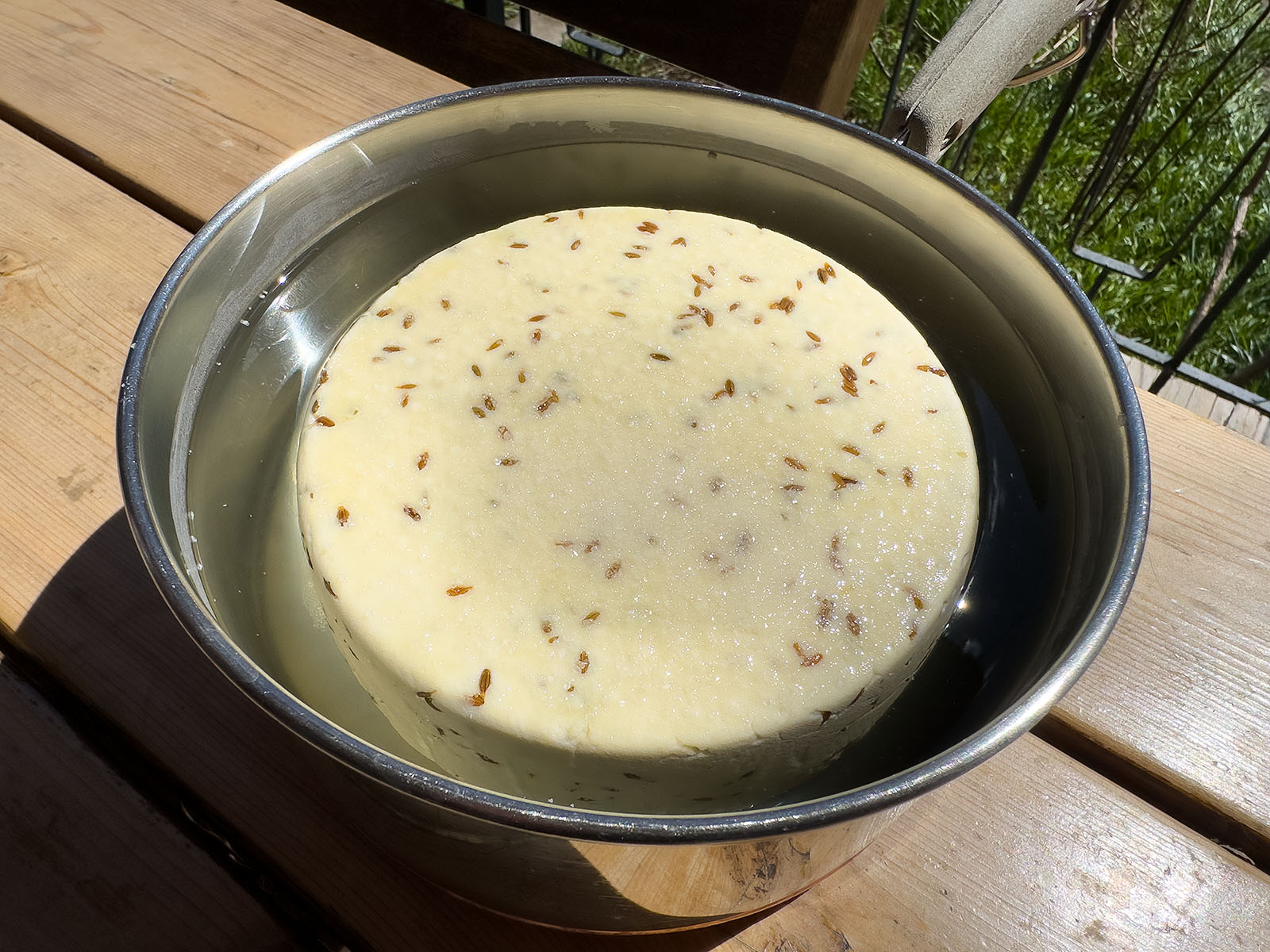 Fabrication de butterkäse : saumurage